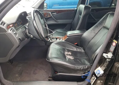 2000 Merz E320 z USA, uszkodzony, nr VIN WDBJF65J7YB078863